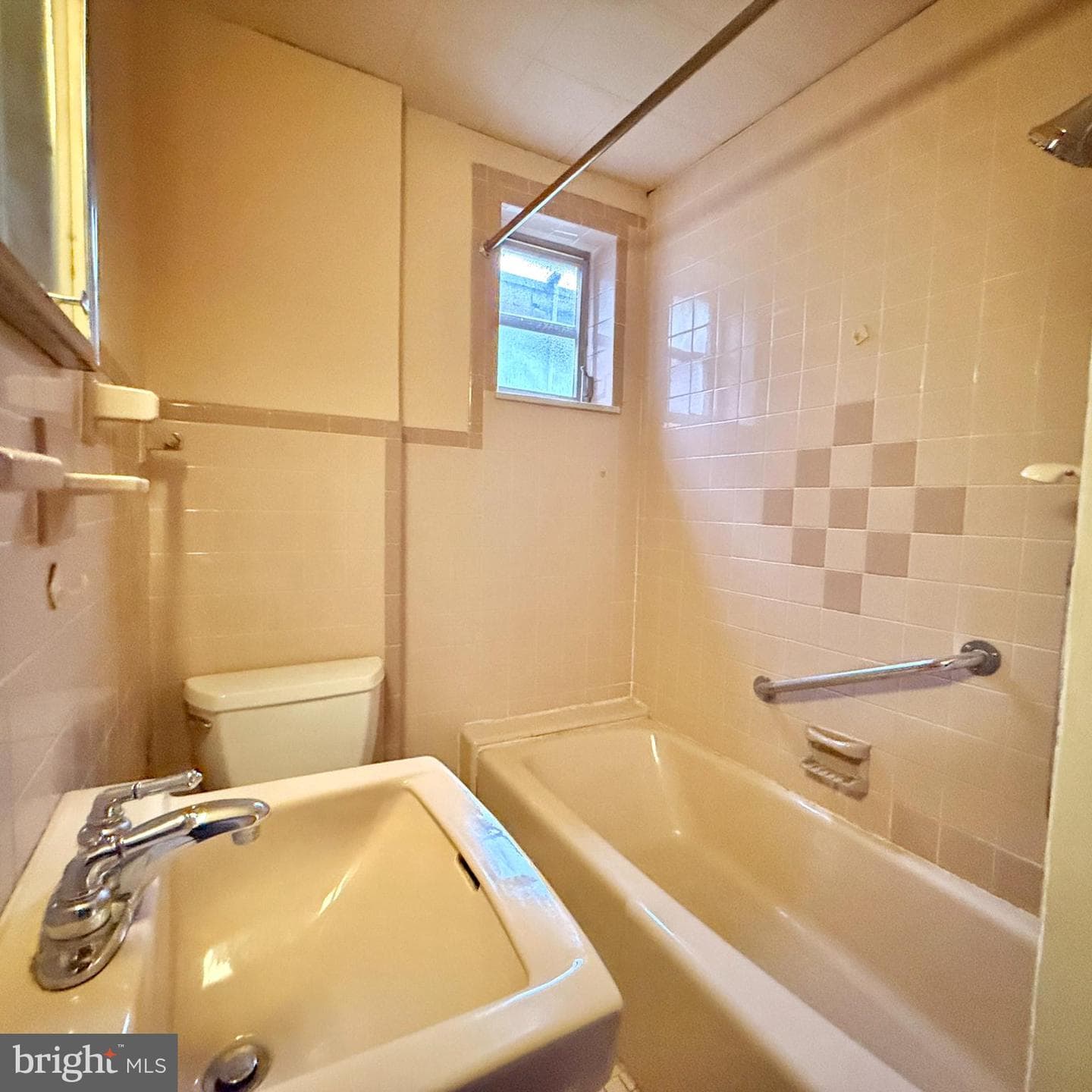 2230 S Rosewood Street photo 18
