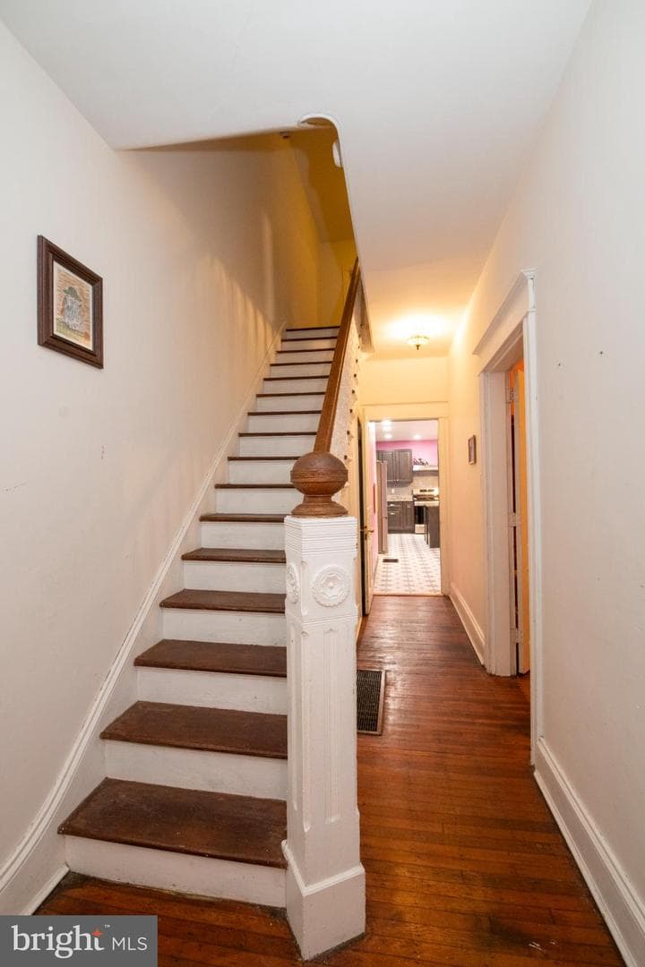 114 E Upsal Street photo 11