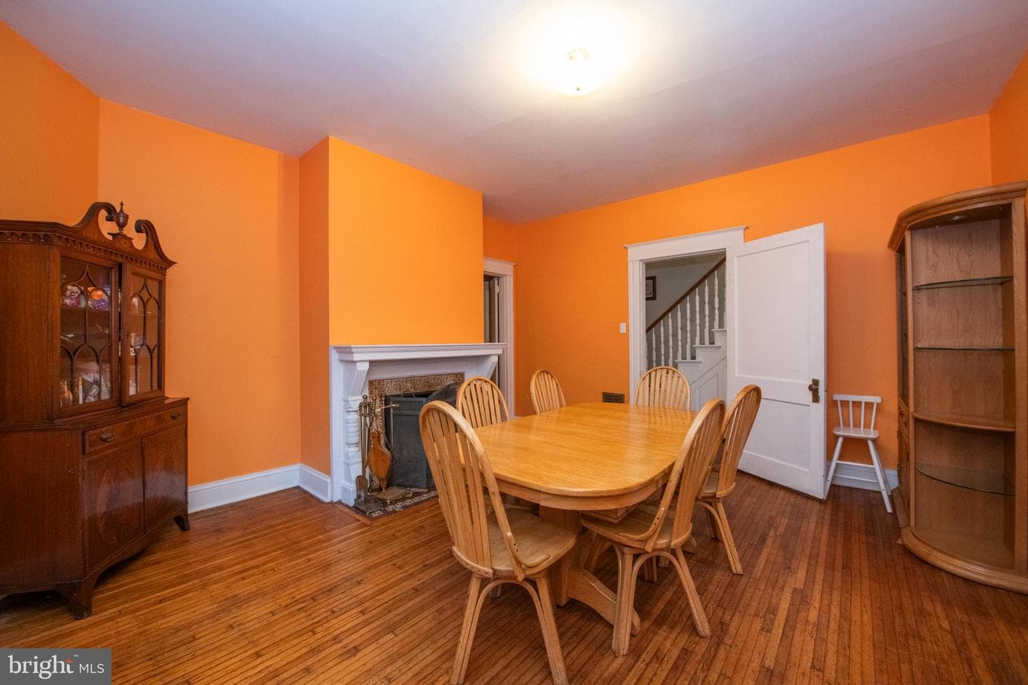 114 E Upsal Street photo 16