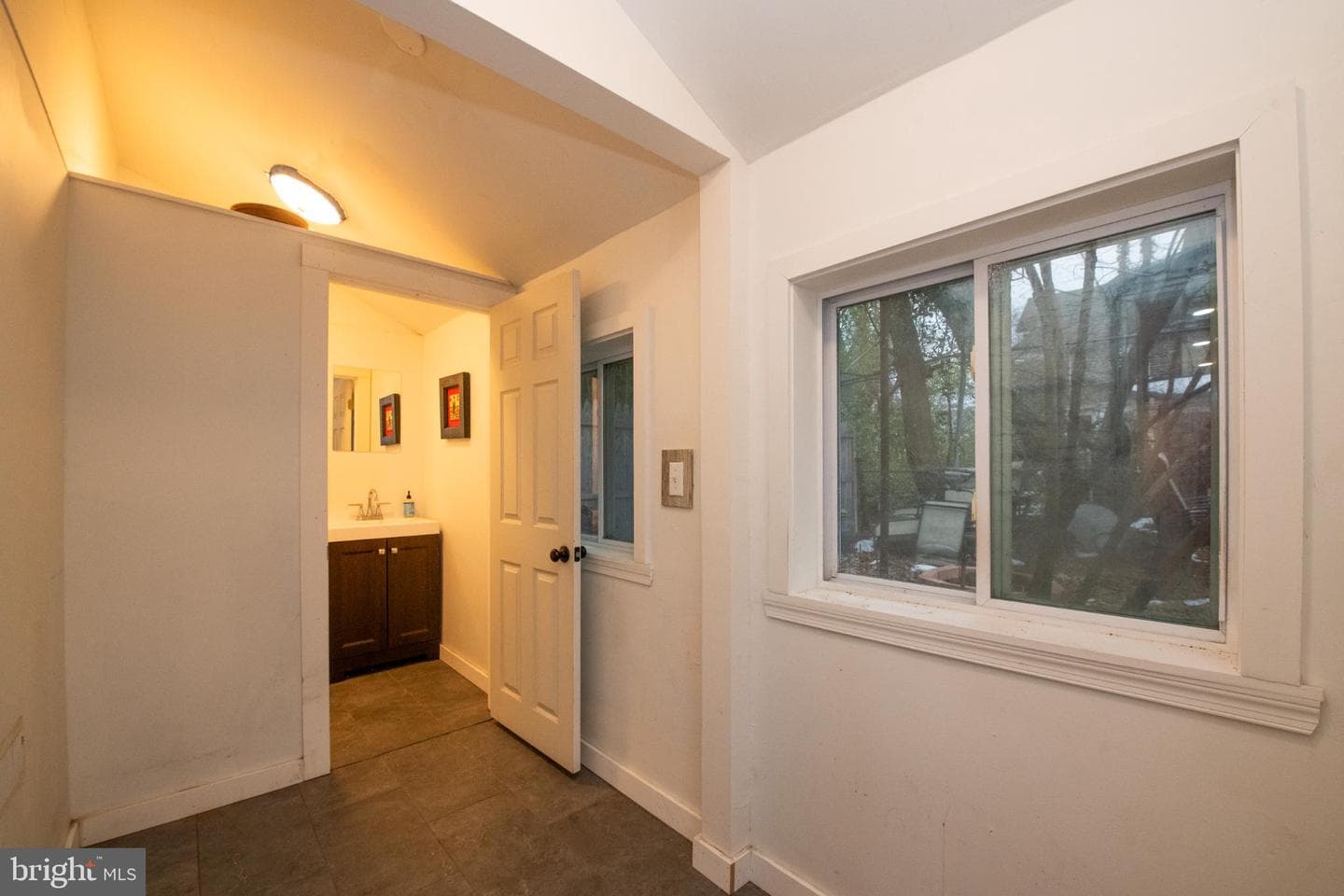 114 E Upsal Street photo 22