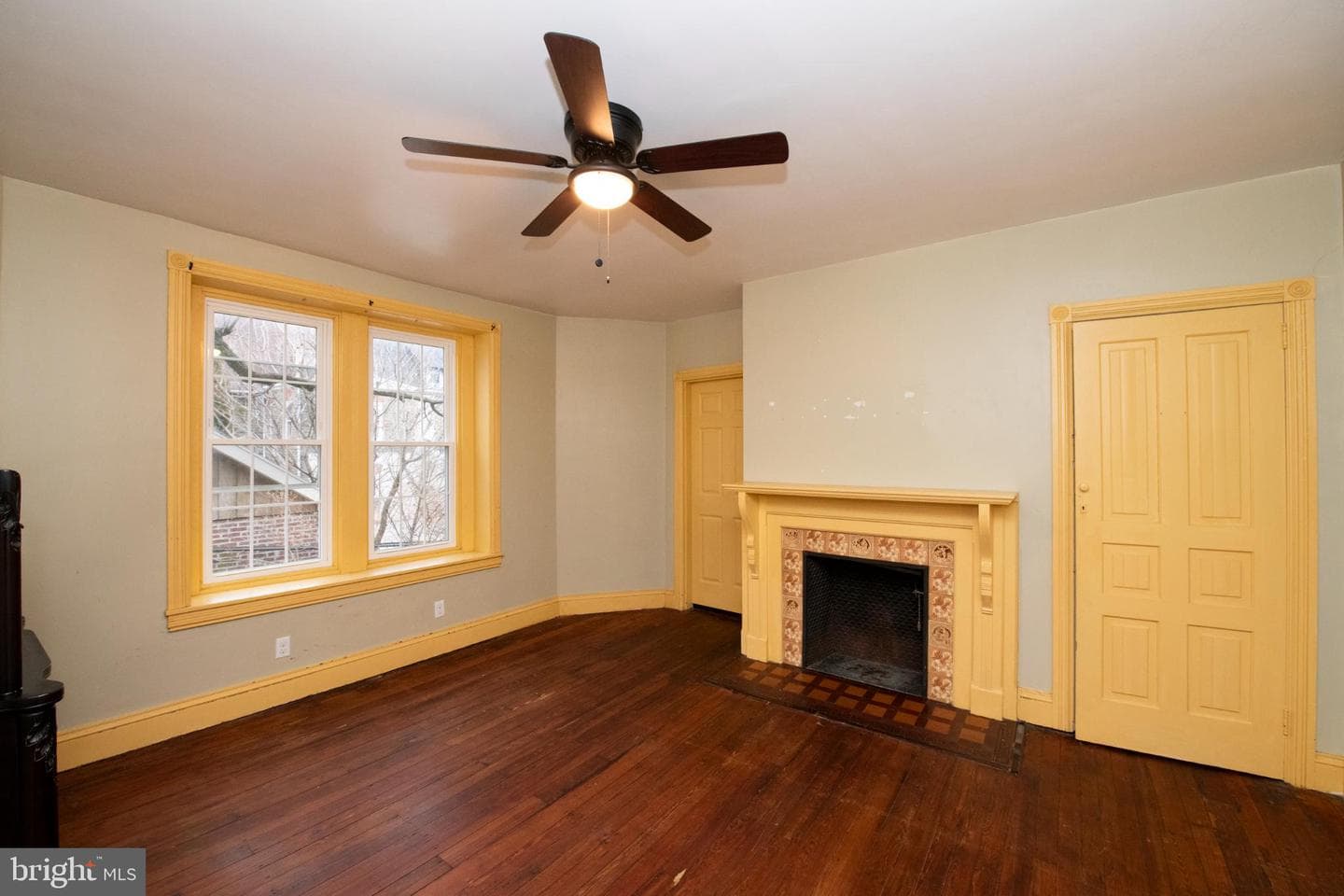 114 E Upsal Street photo 31