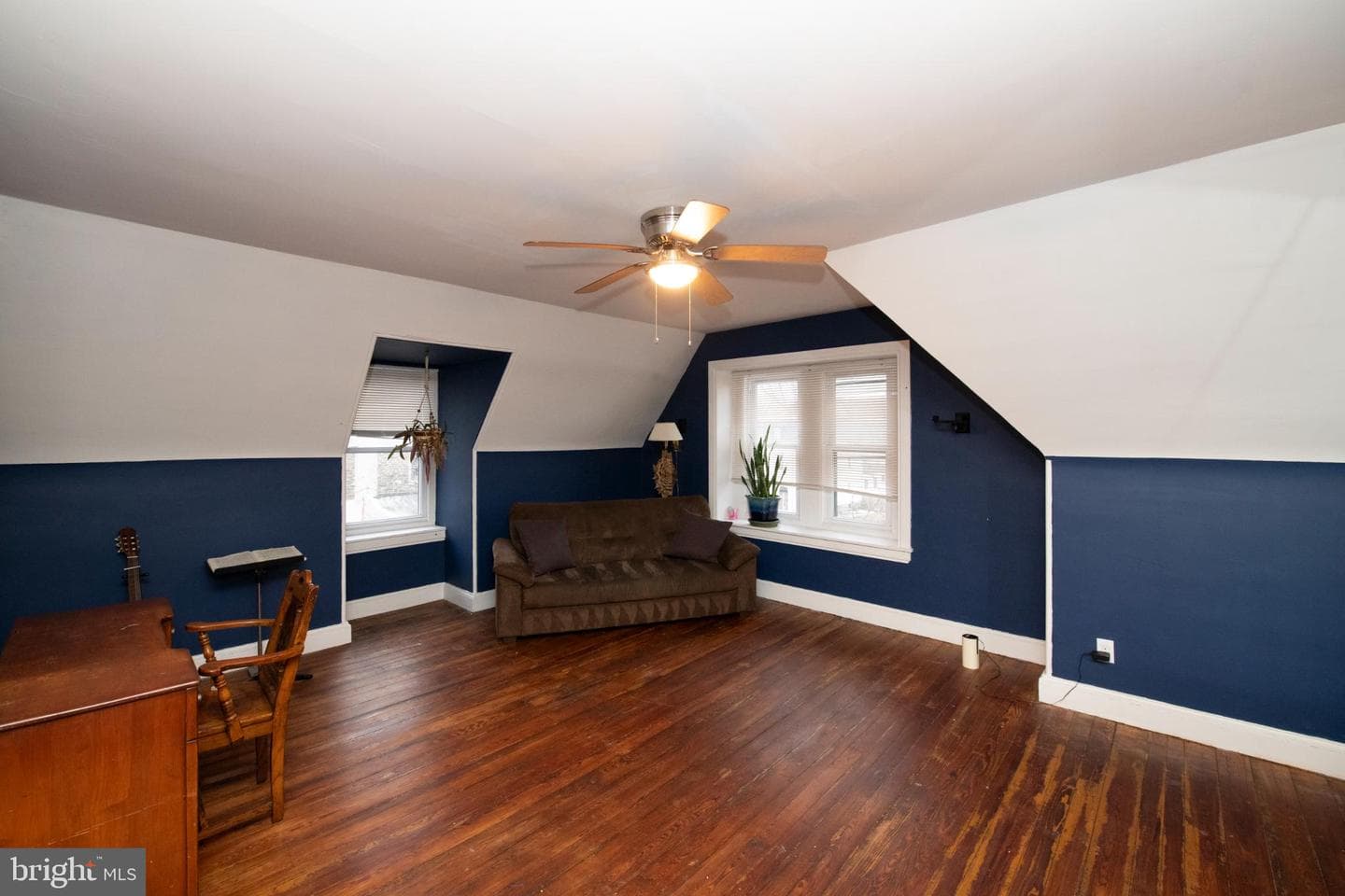114 E Upsal Street photo 38