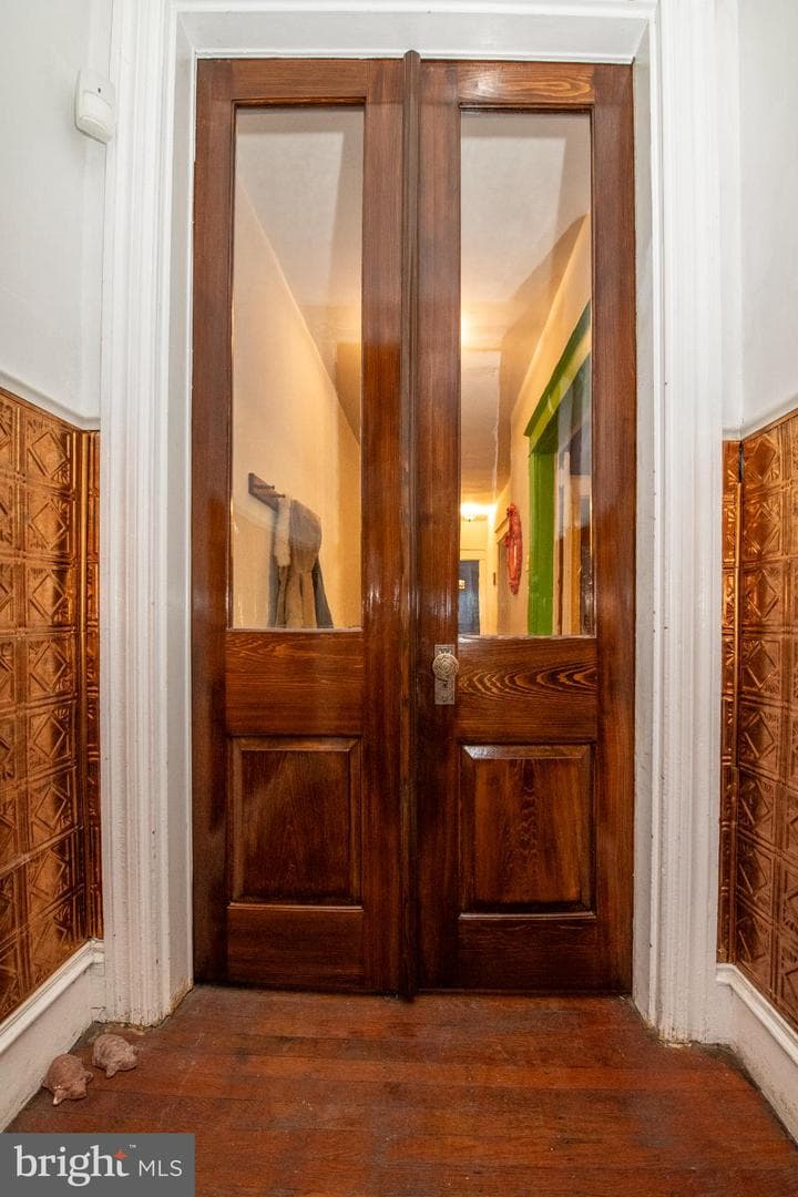 114 E Upsal Street photo 8