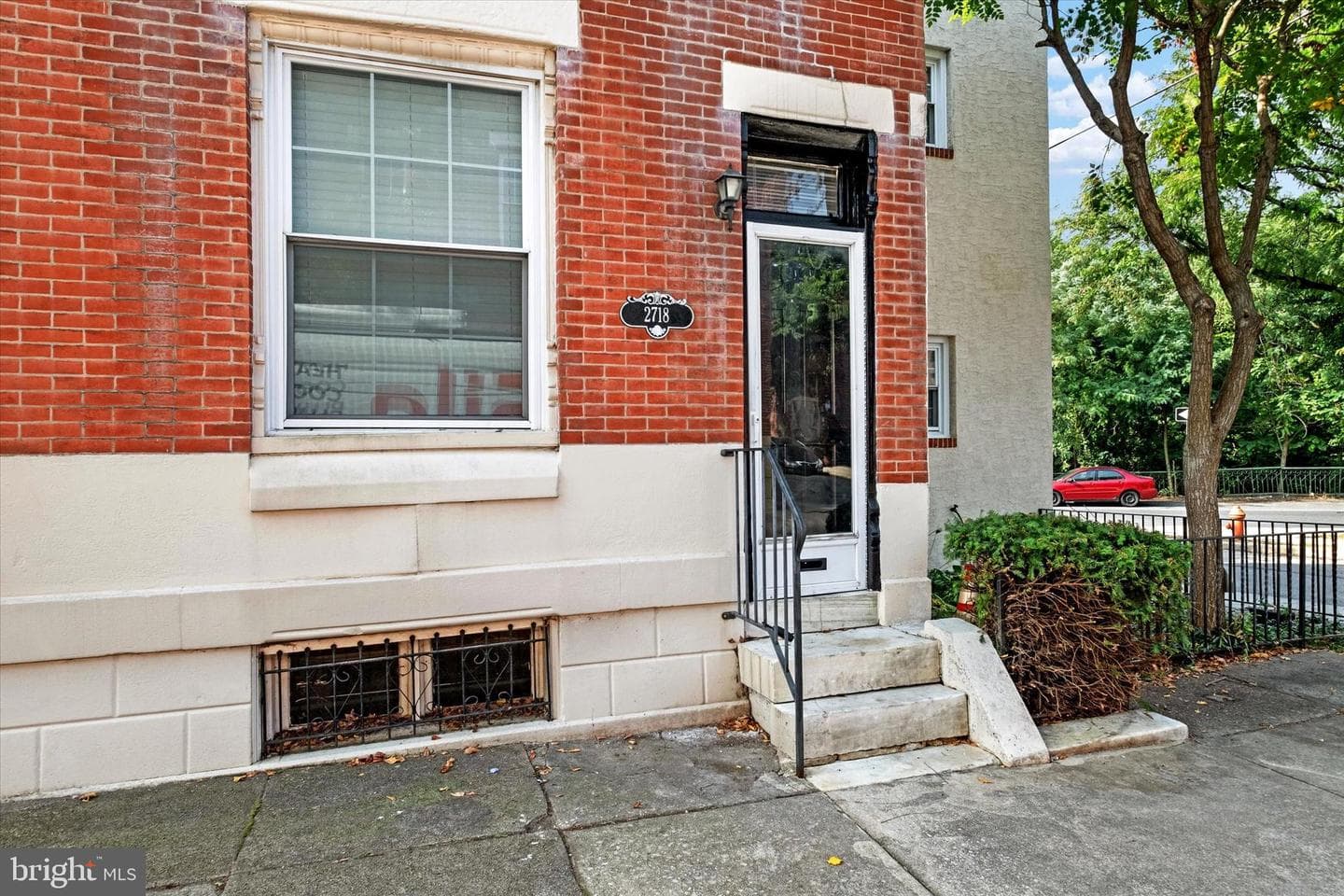 2718 Folsom Street photo 2