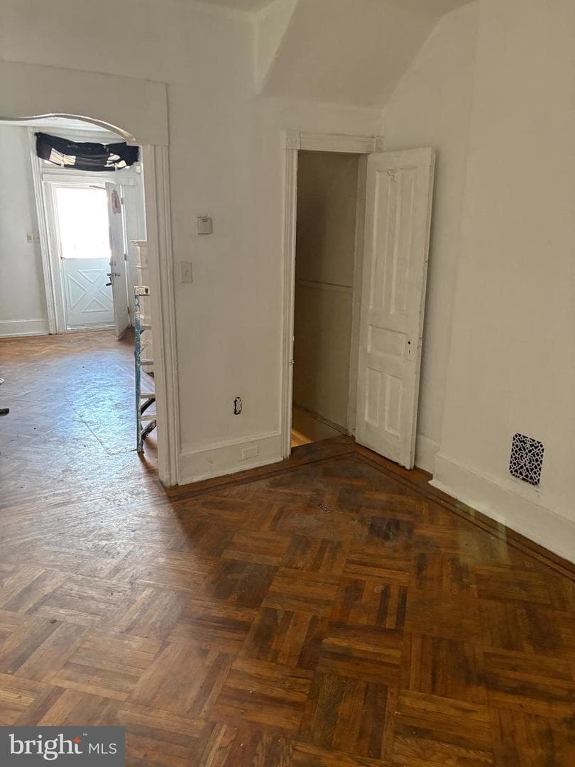 1370 Narragansett Street photo 3