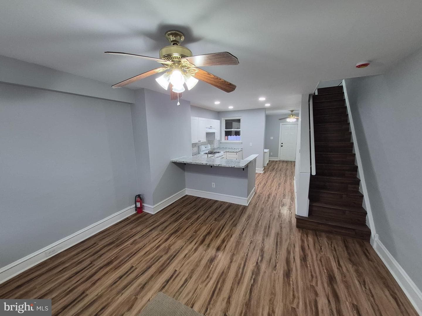 2050 Margaret Street photo 2