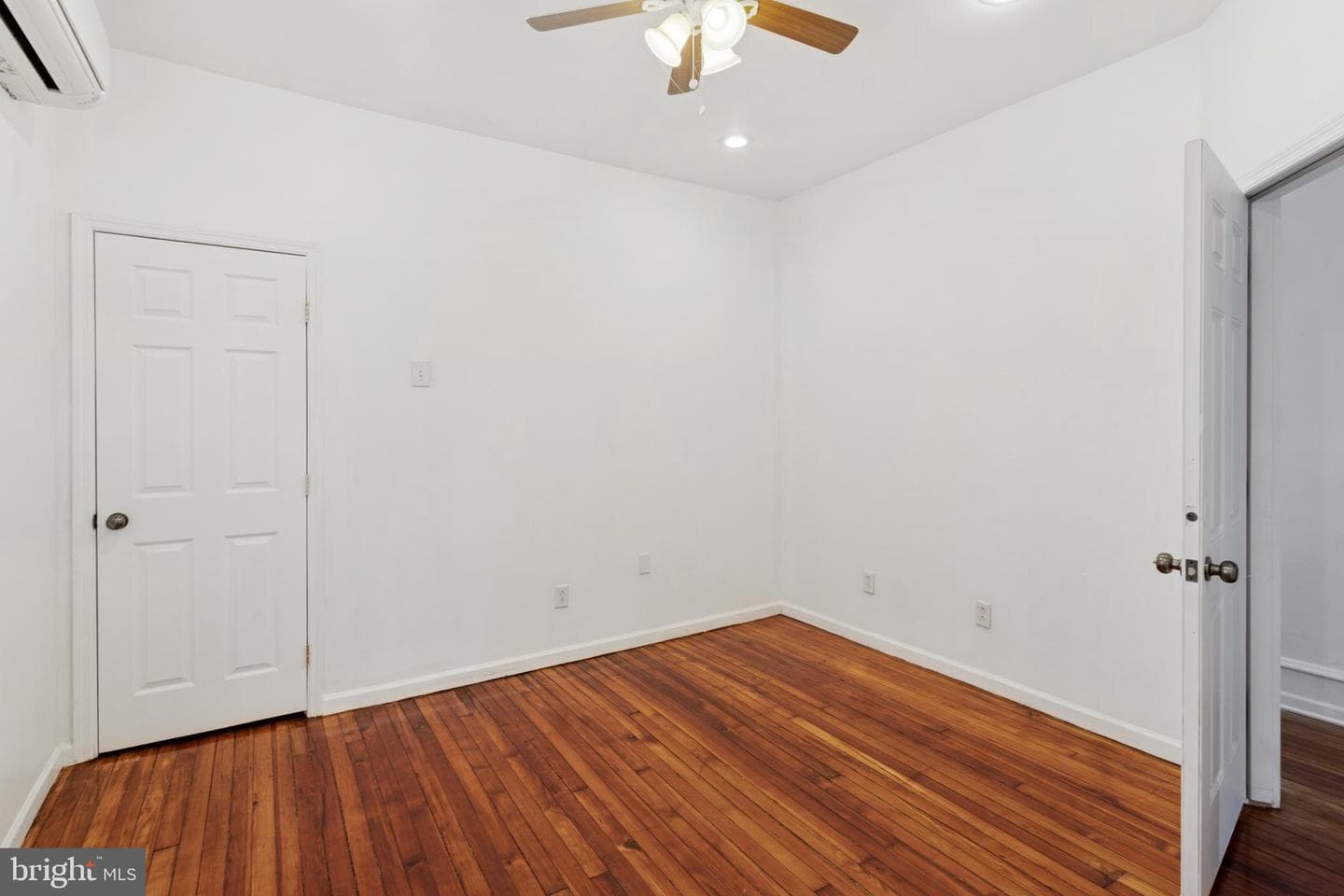 5316 Catharine Street photo 14