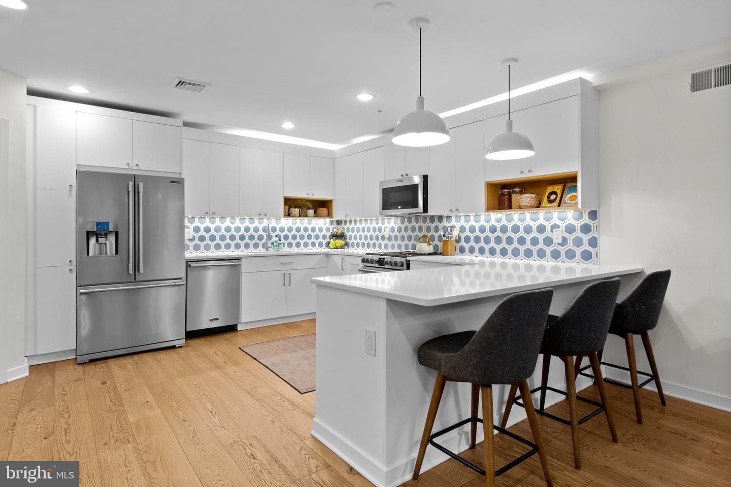 807 S 6th Street photo 4