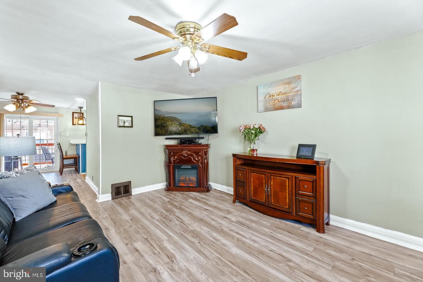7909 Ditman Street photo 9