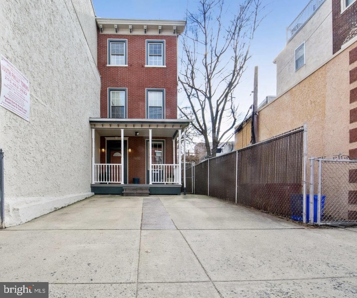 1632 Brown Street photo 2
