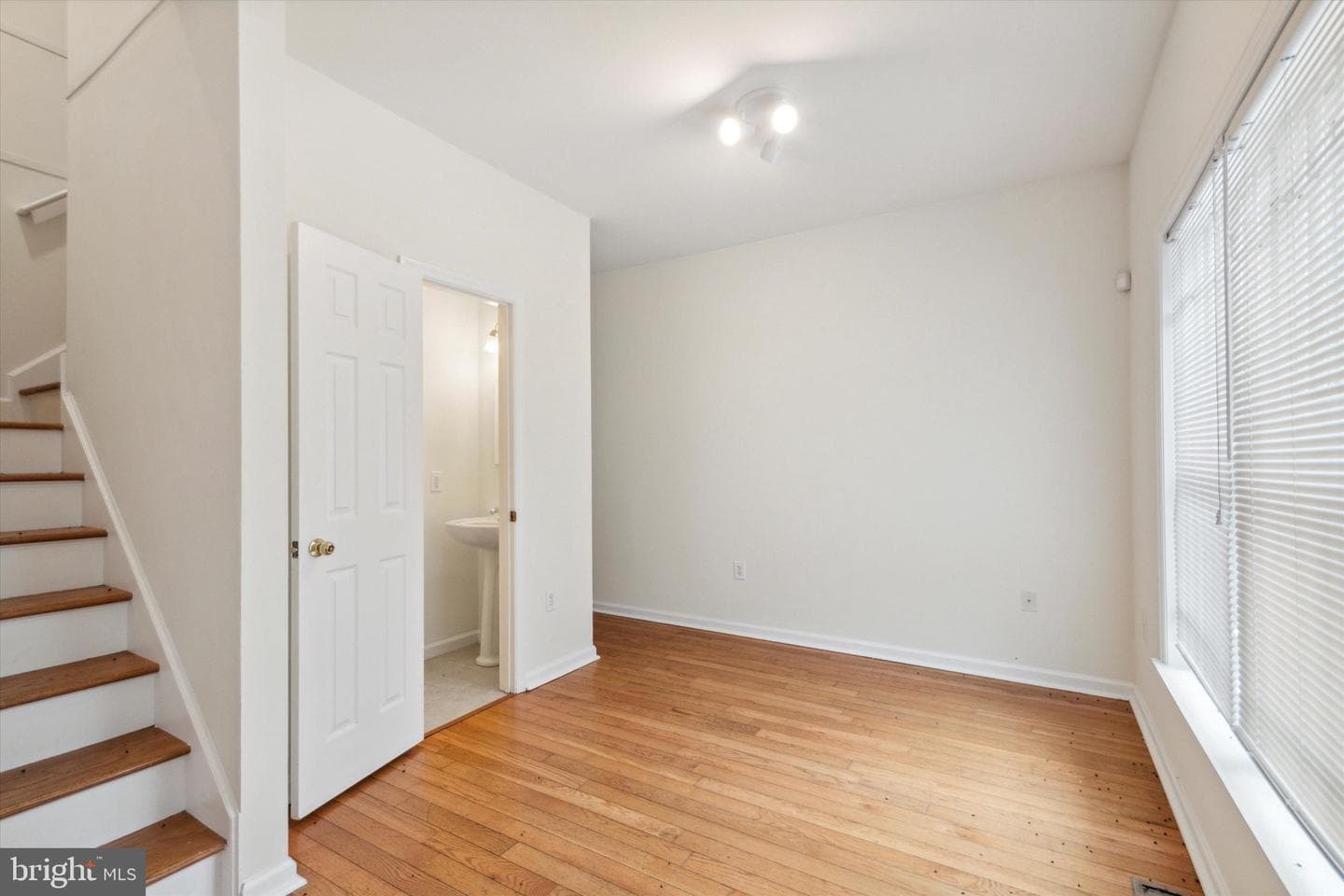 1702 Fontain Street photo 10