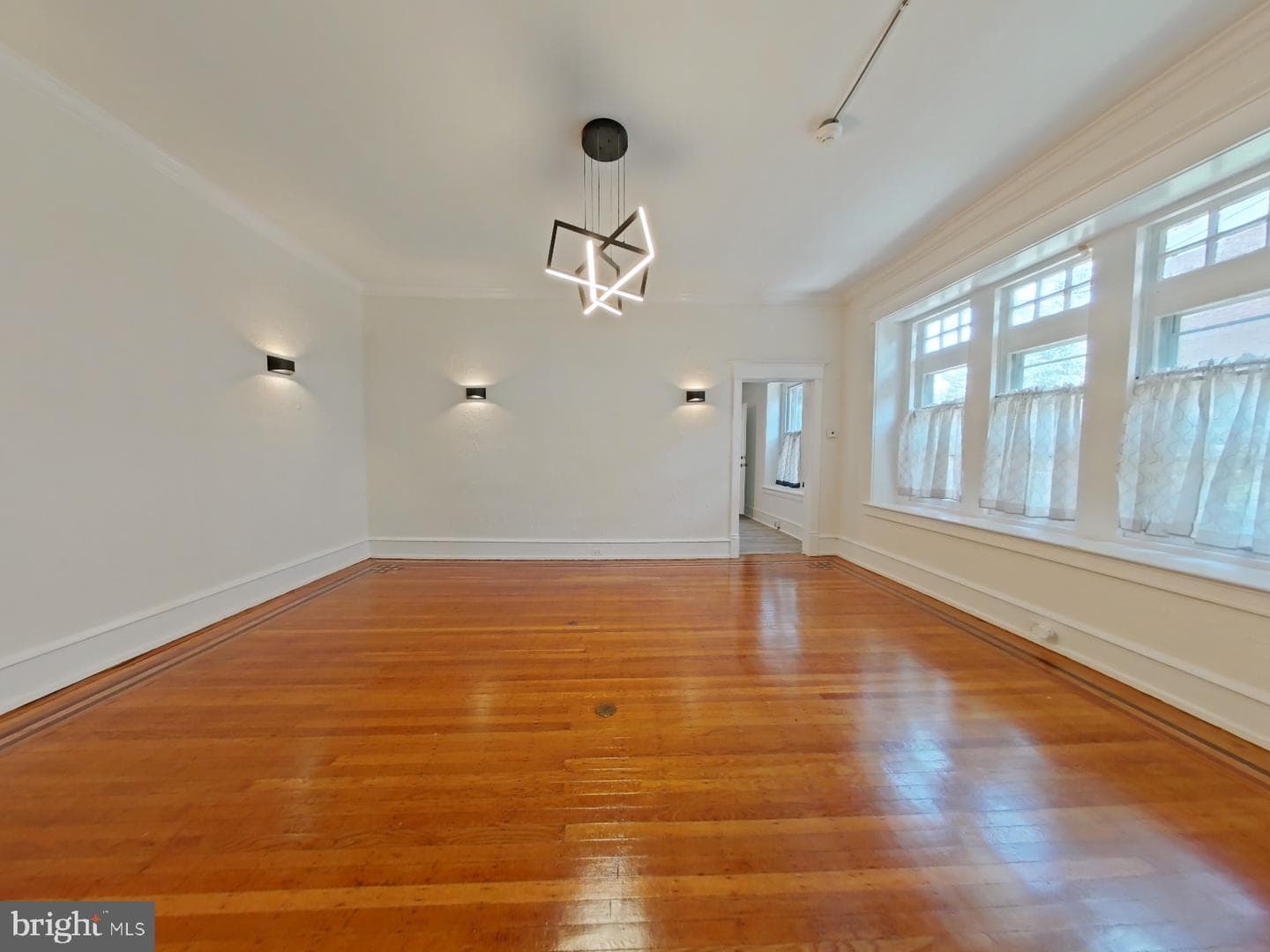 4845 Pulaski Avenue photo 26