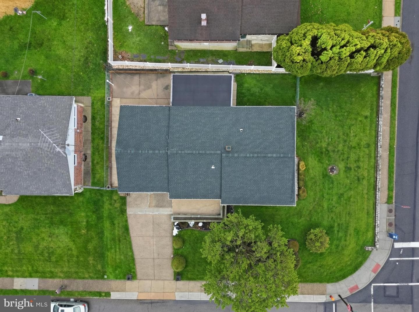 9701 Northeast Avenue photo 40