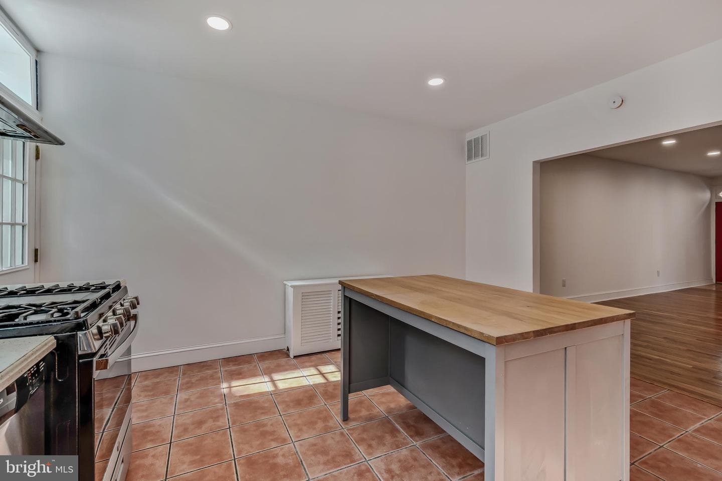 634 Kimball Street photo 9