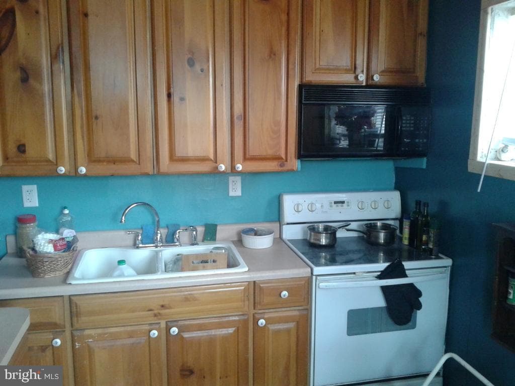 365 E Cambria Street photo 3