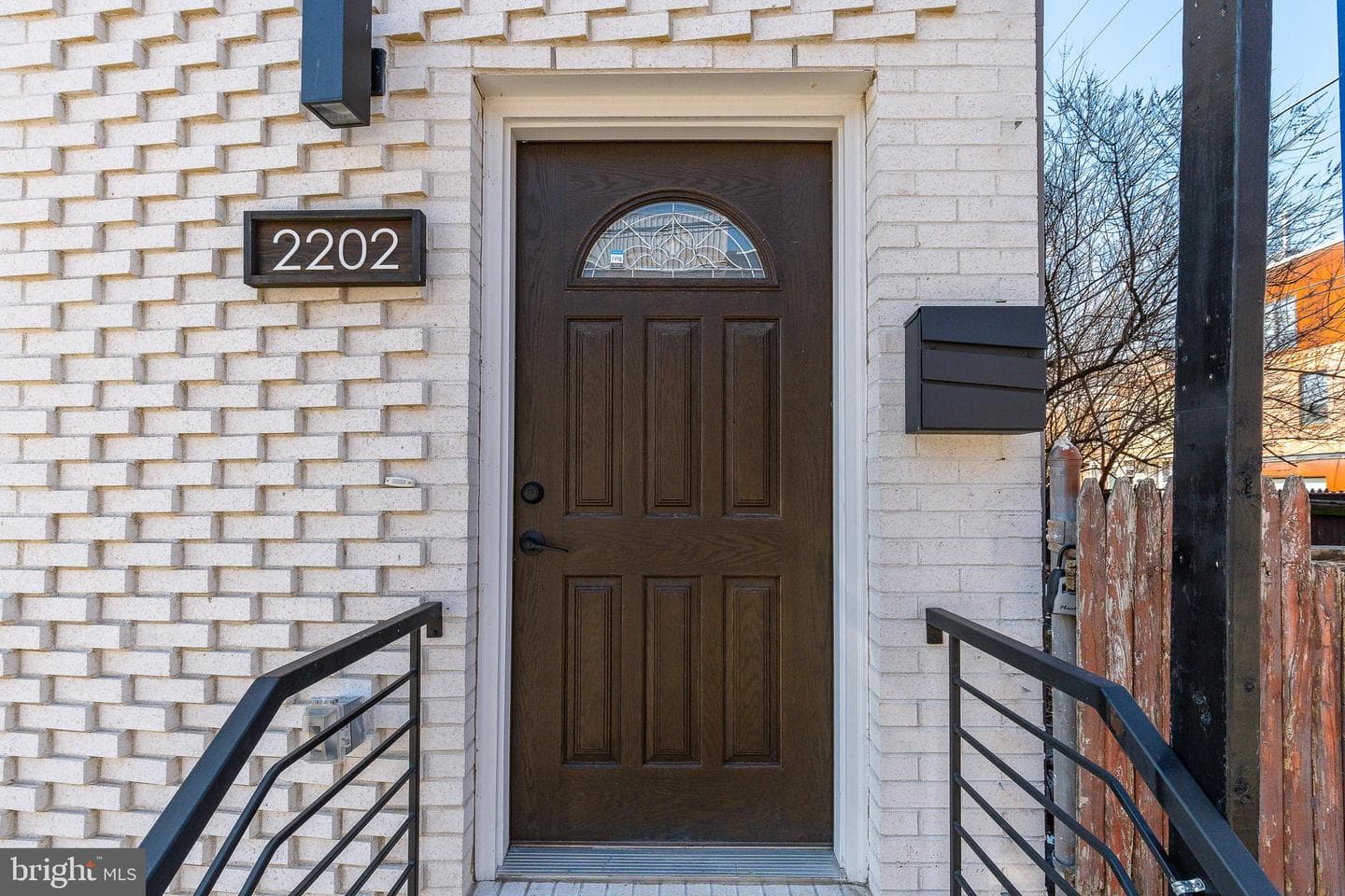 2202 E Huntingdon Street photo 3