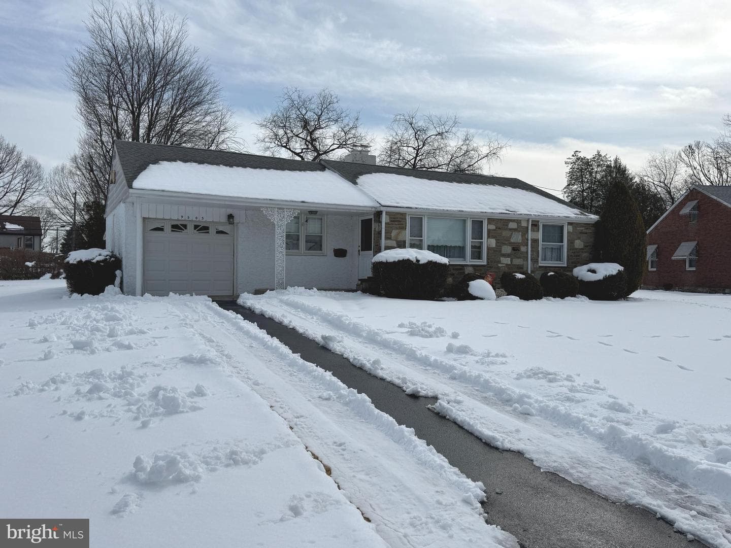 9505 Alton Street photo 1