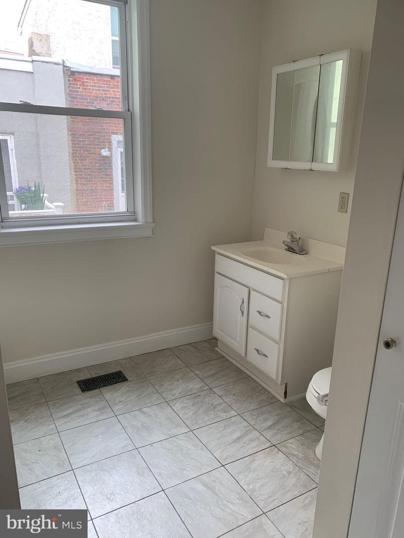 528 Fitzwater Street photo 13