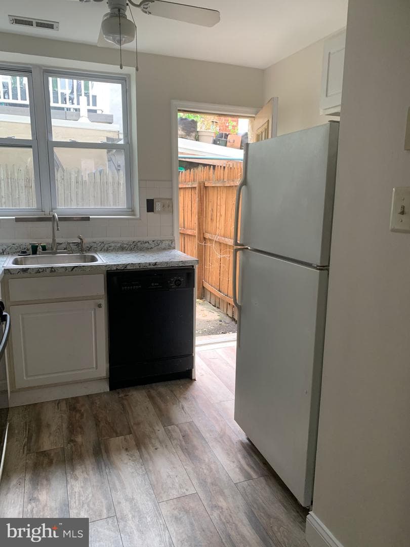 528 Fitzwater Street photo 7