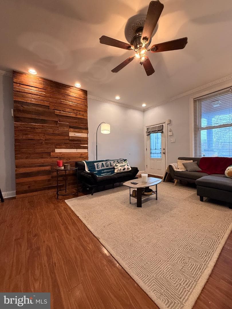 435 W Hansberry St photo 5