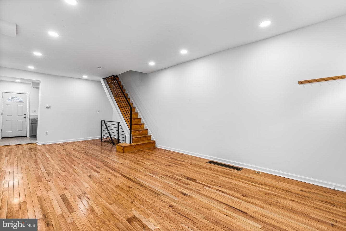1418 N Etting Street photo 2
