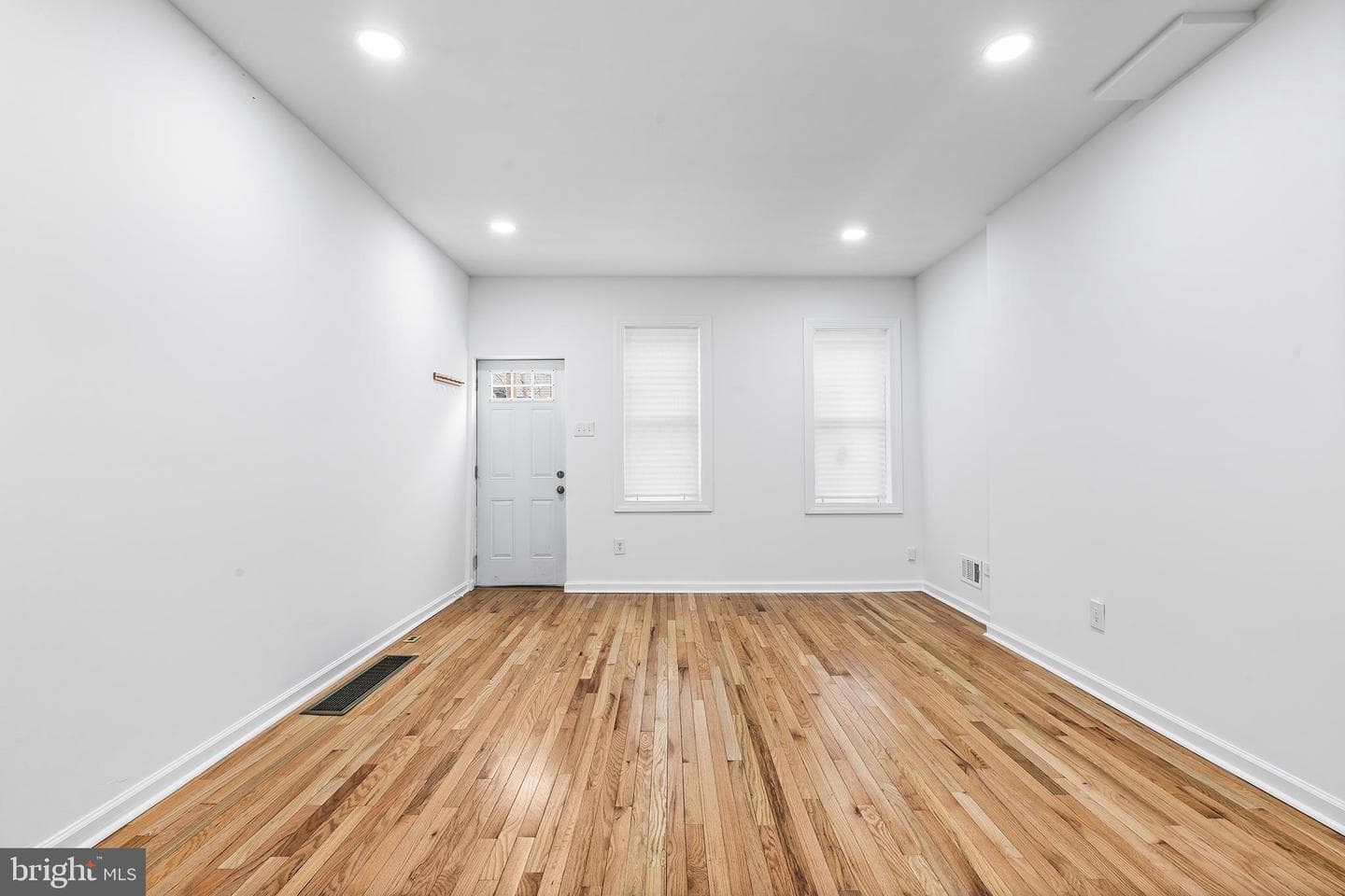 1418 N Etting Street photo 3