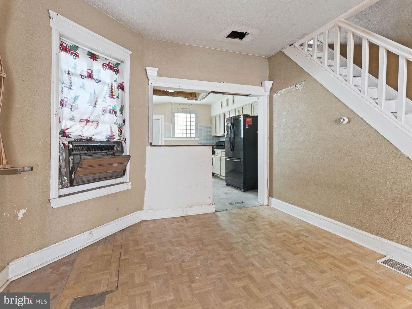 1851 E Ontario Street photo 9