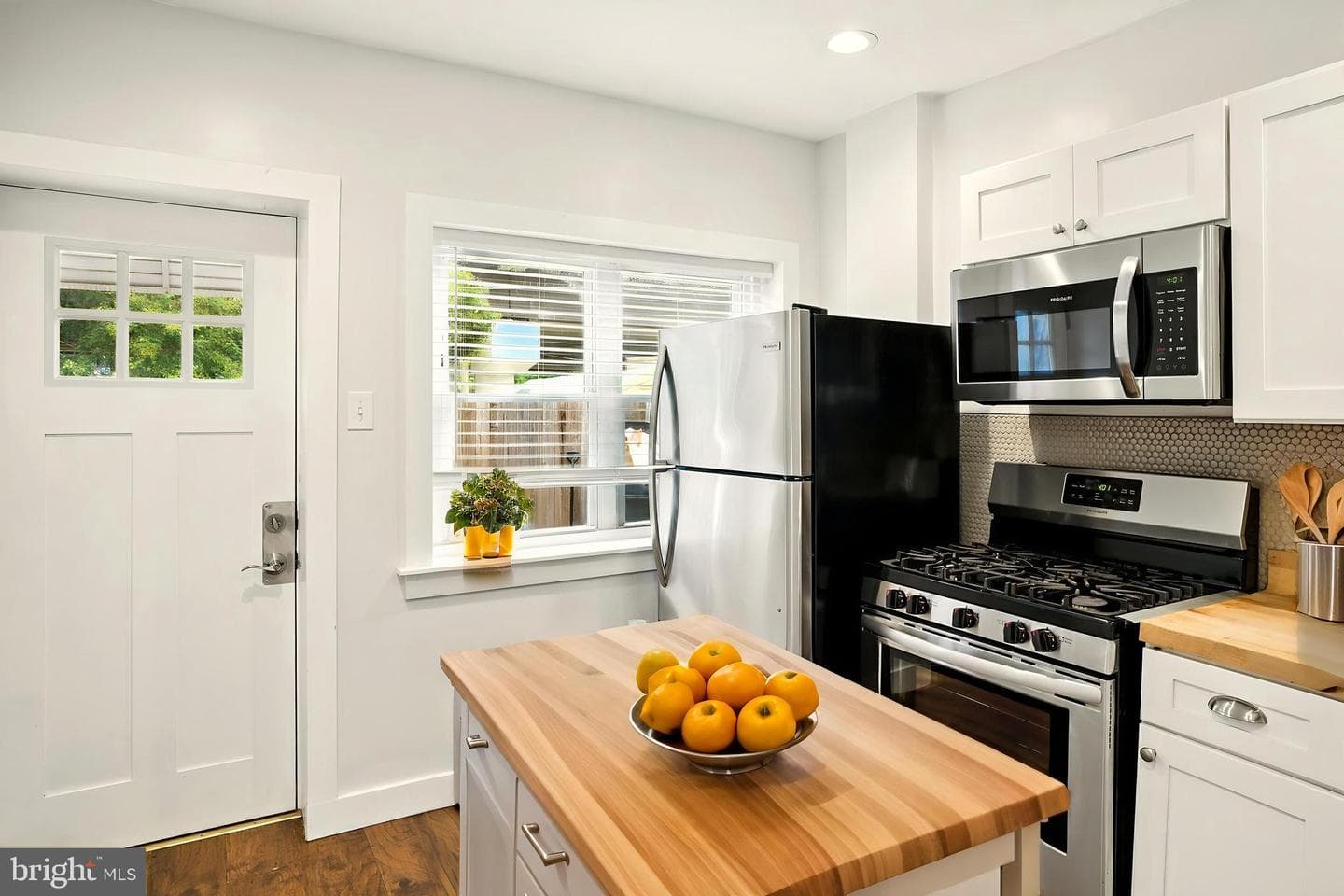 2621 Salmon Street photo 7