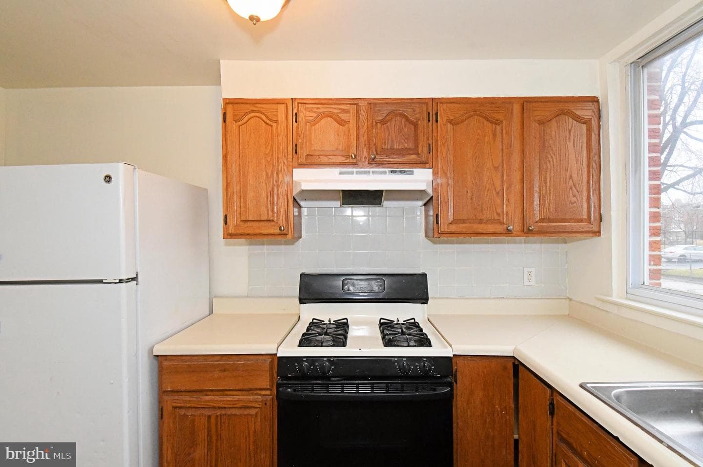 1107 E Sharpnack Street photo 20