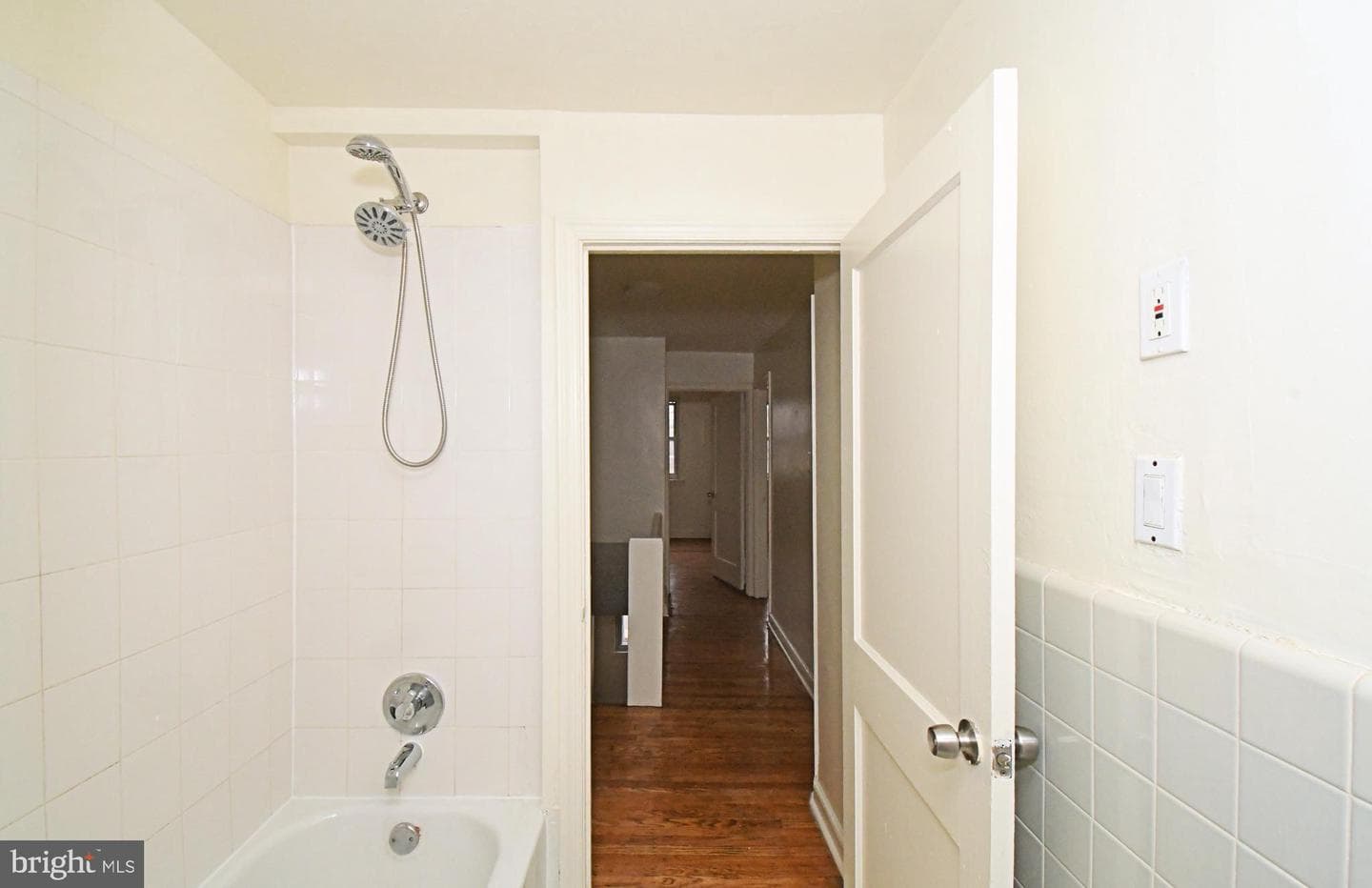 1107 E Sharpnack Street photo 25