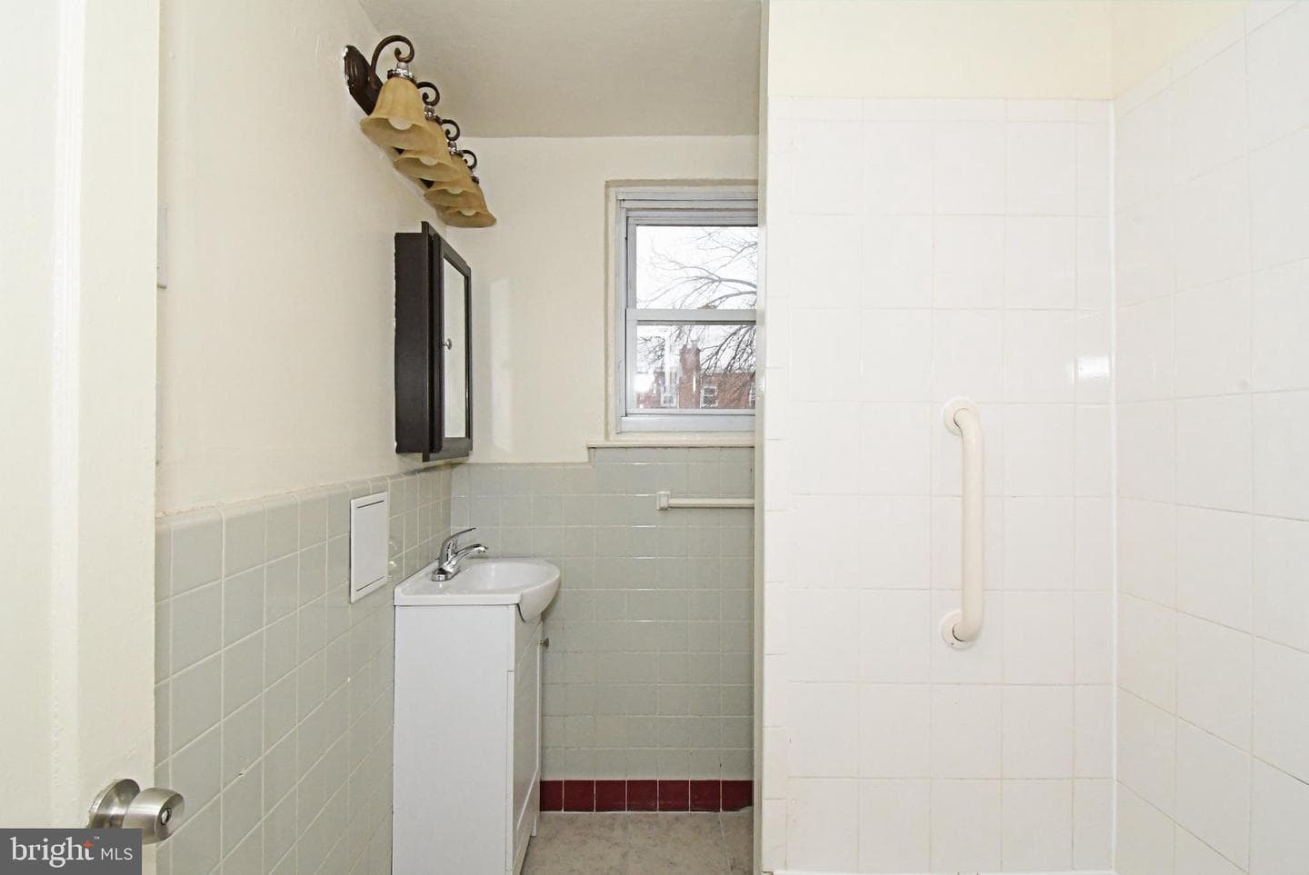 1107 E Sharpnack Street photo 26