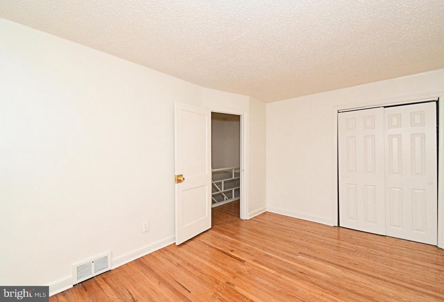 1107 E Sharpnack Street photo 29