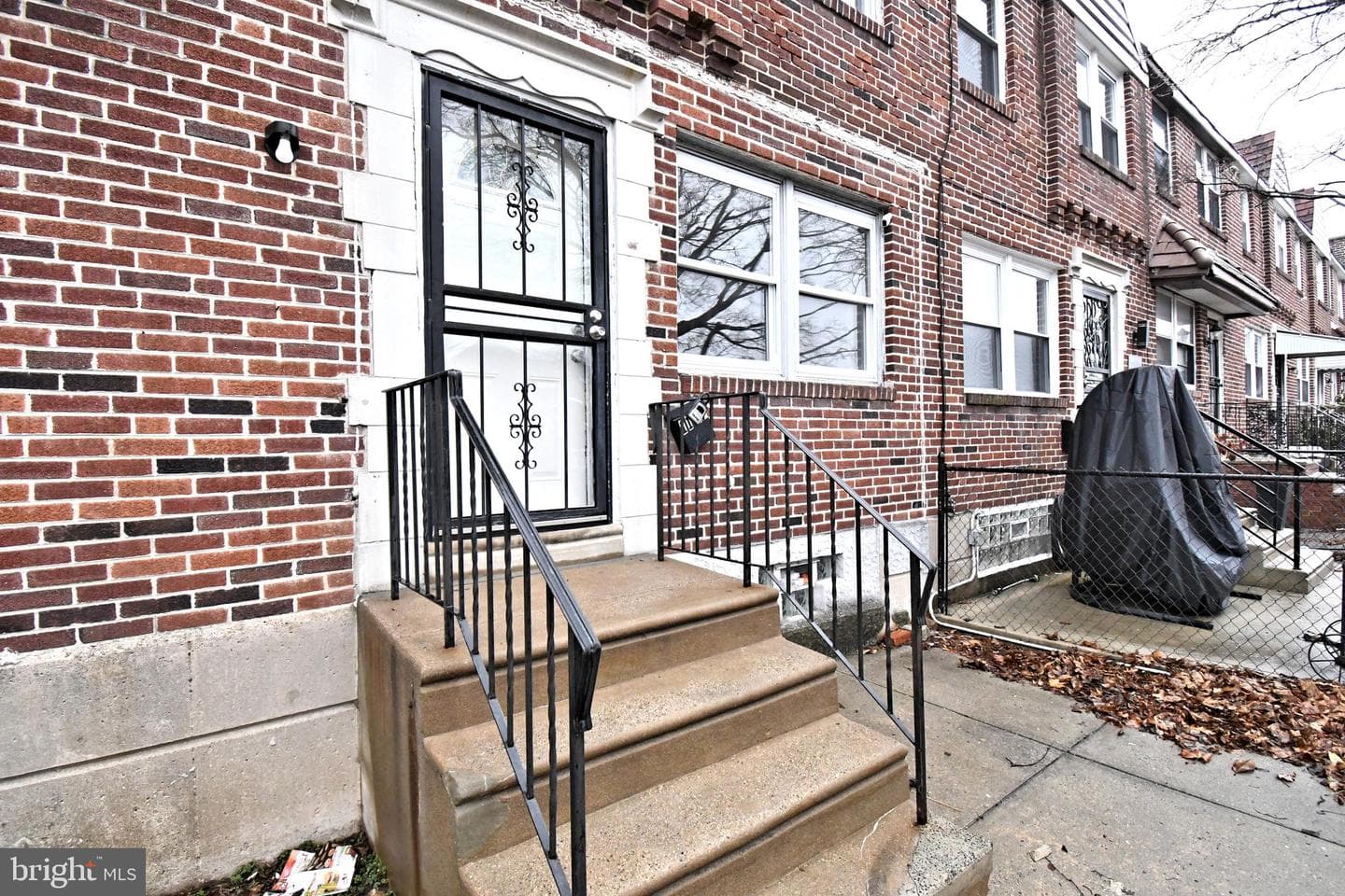 1107 E Sharpnack Street photo 3
