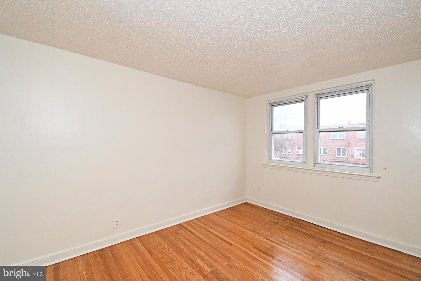1107 E Sharpnack Street photo 31