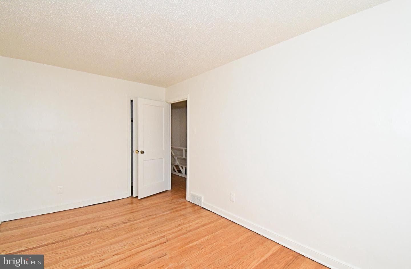 1107 E Sharpnack Street photo 32