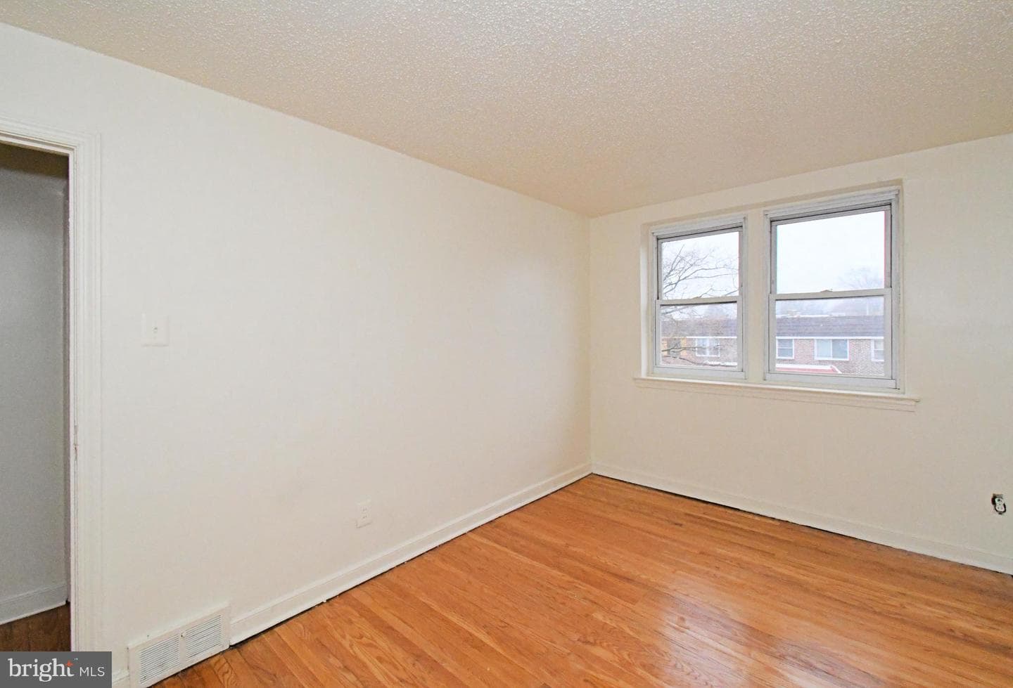 1107 E Sharpnack Street photo 33