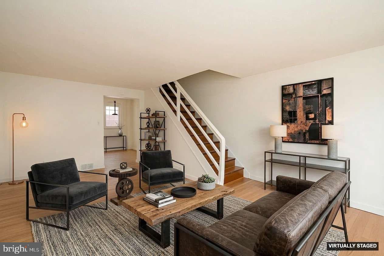 1107 E Sharpnack Street photo 8