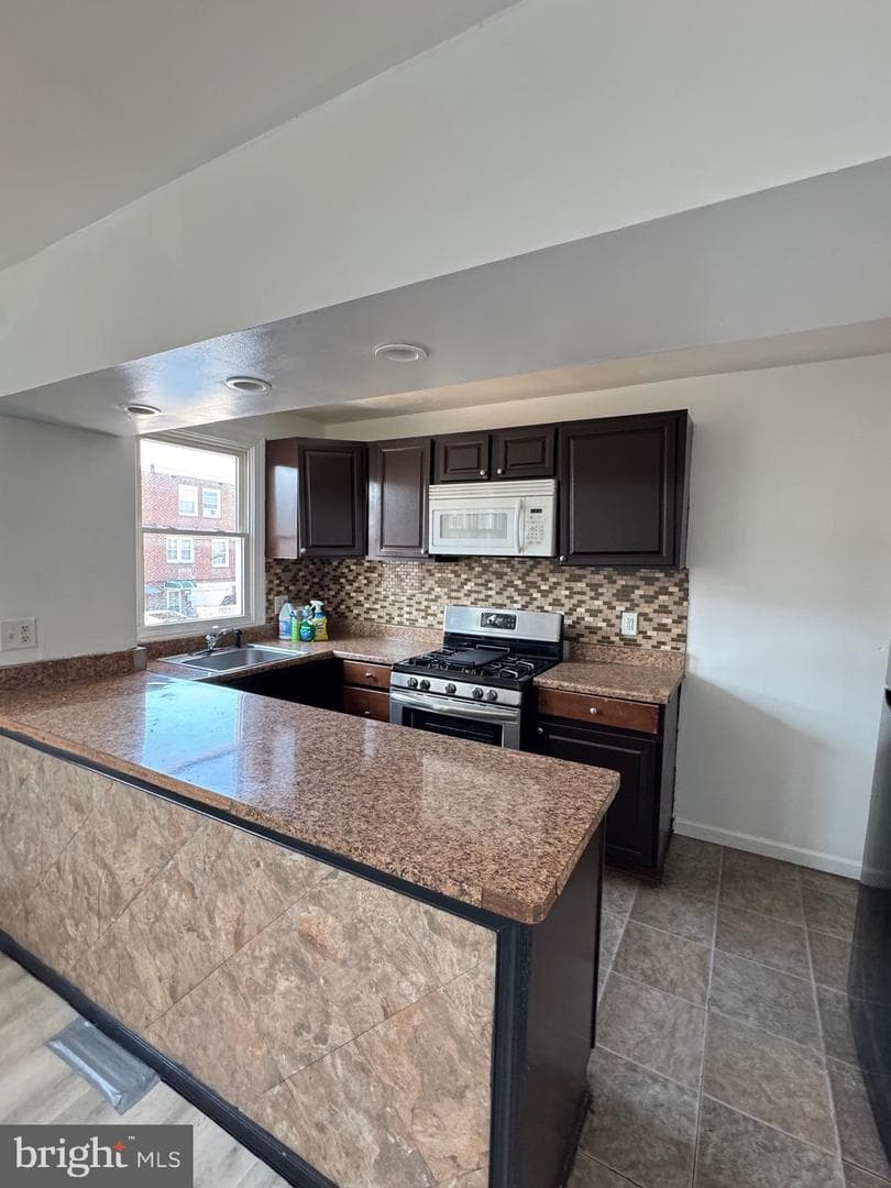 7208 Oakland Street photo 3