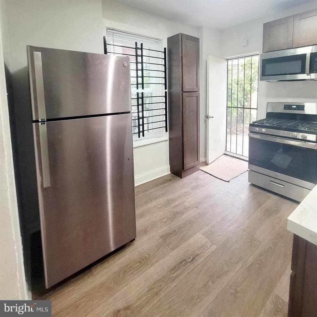 1854 N Judson Street photo 4