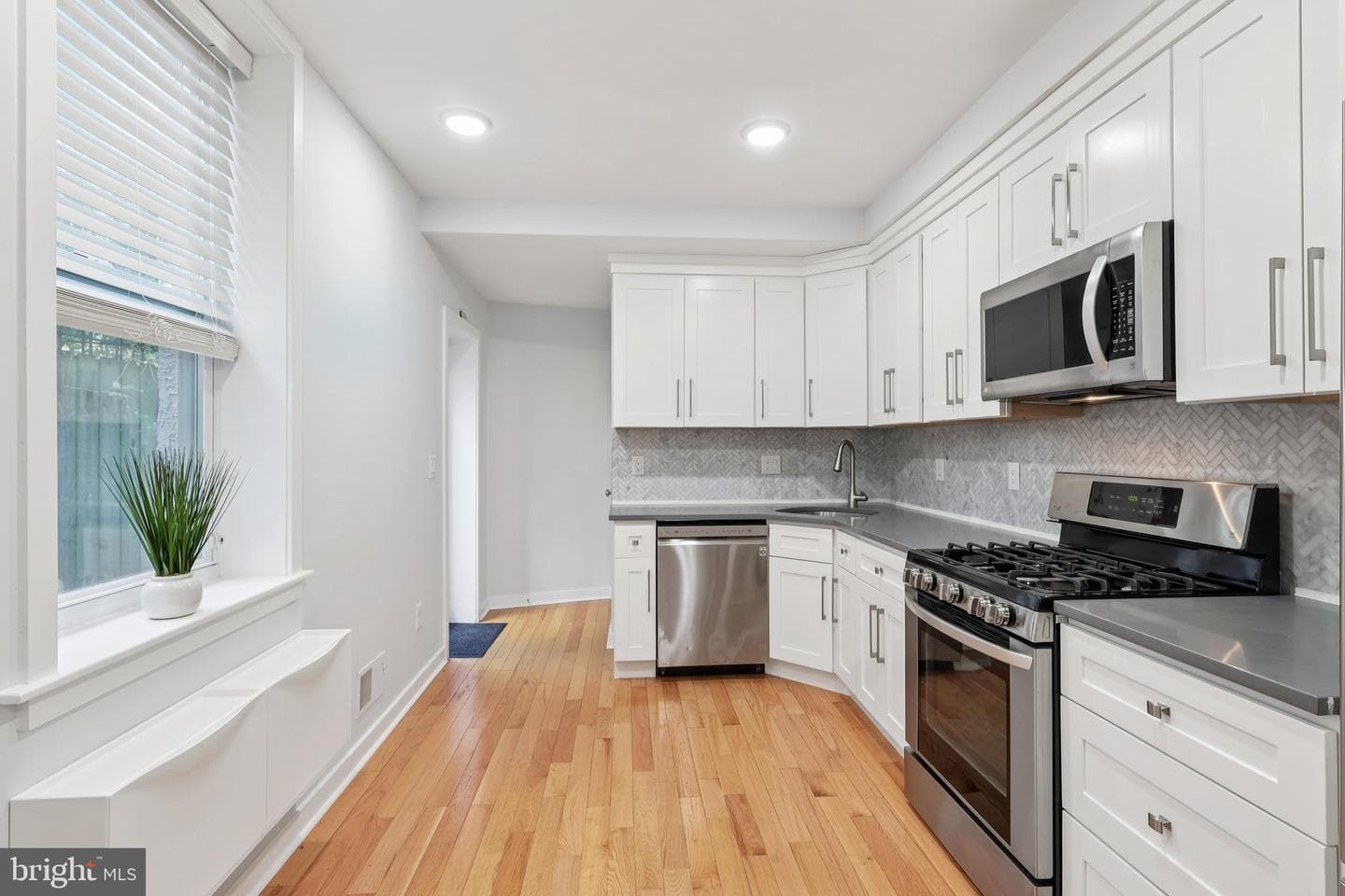 2019 W Girard Avenue photo 12