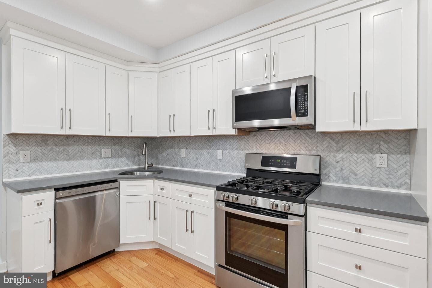 2019 W Girard Avenue photo 14