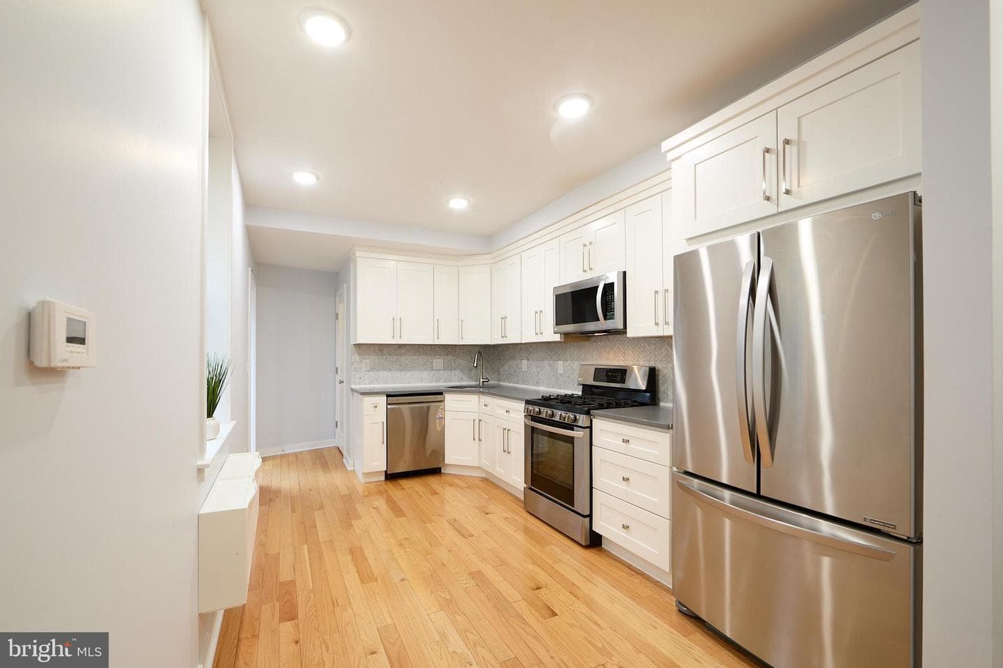 2019 W Girard Avenue photo 6