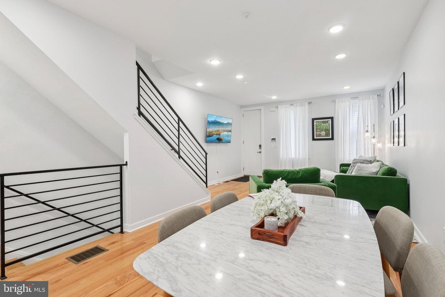 2019 W Girard Avenue photo 8