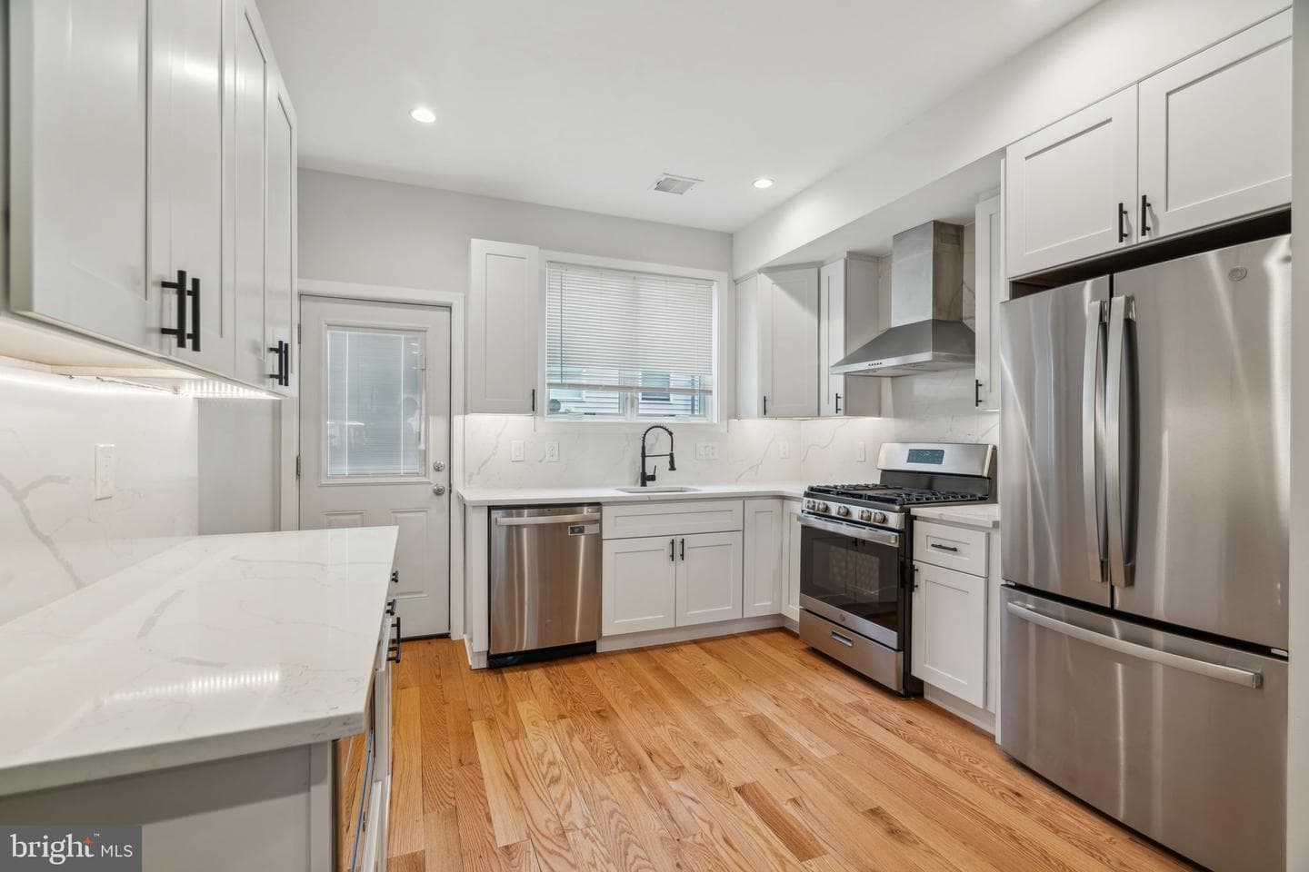 2507 Ingersoll Street photo 11