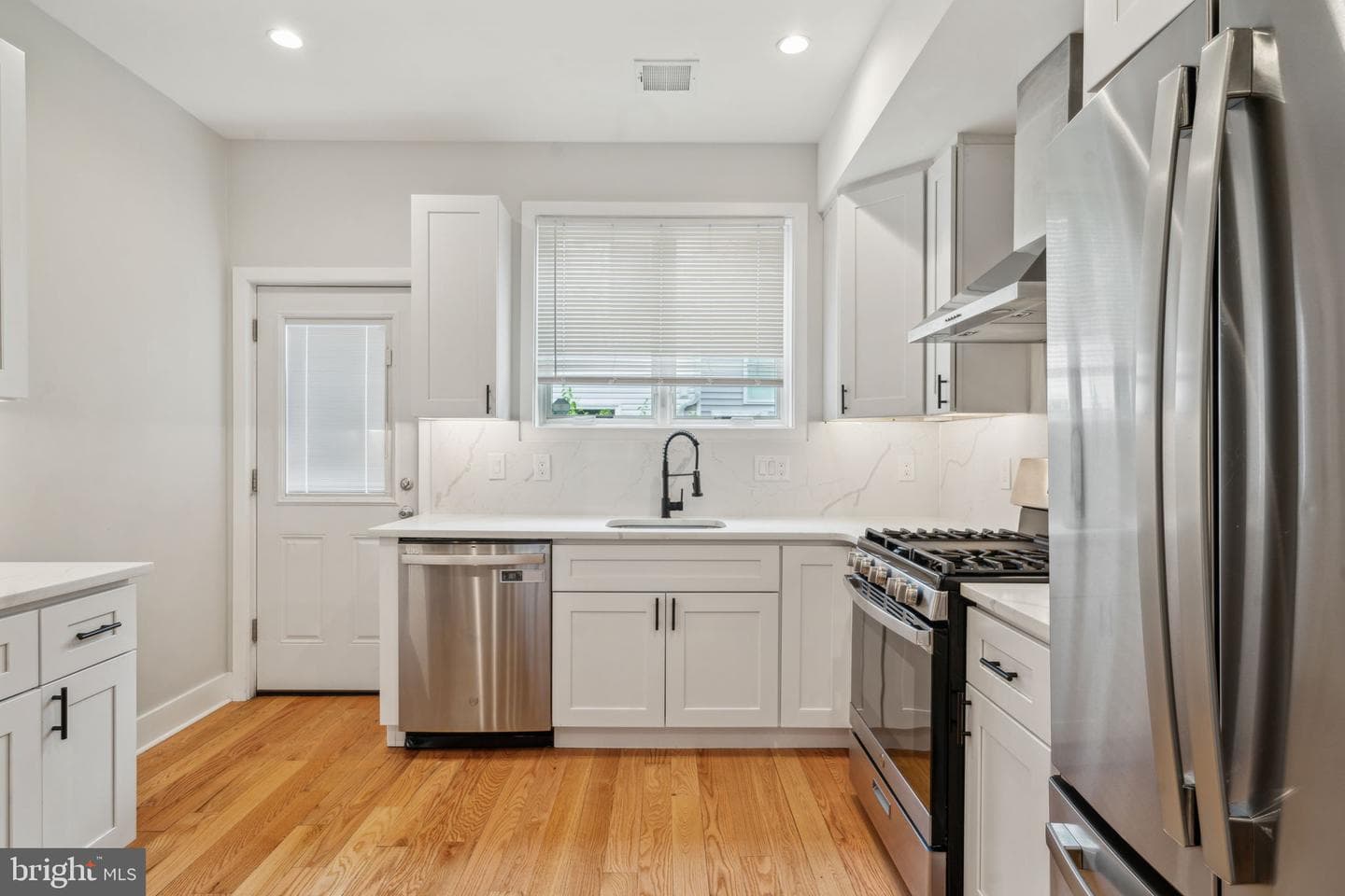 2507 Ingersoll Street photo 12