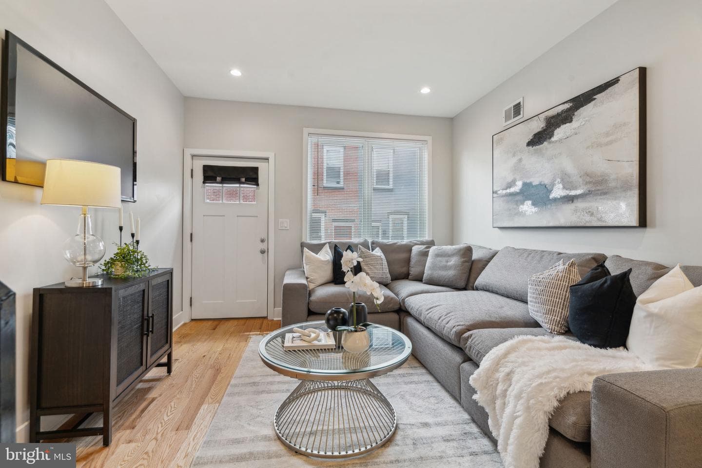 2507 Ingersoll Street photo 2