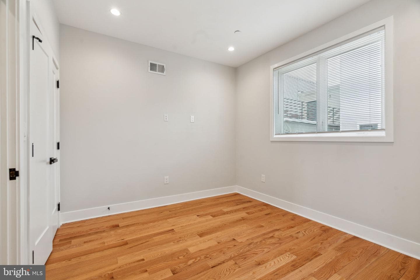2507 Ingersoll Street photo 27