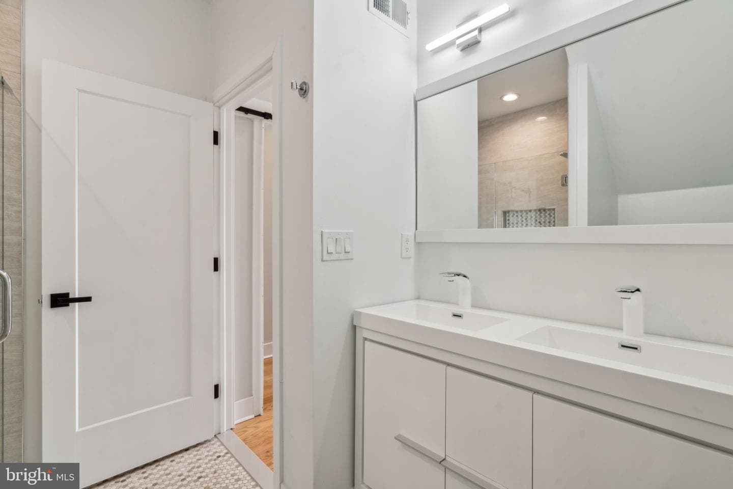 2507 Ingersoll Street photo 39