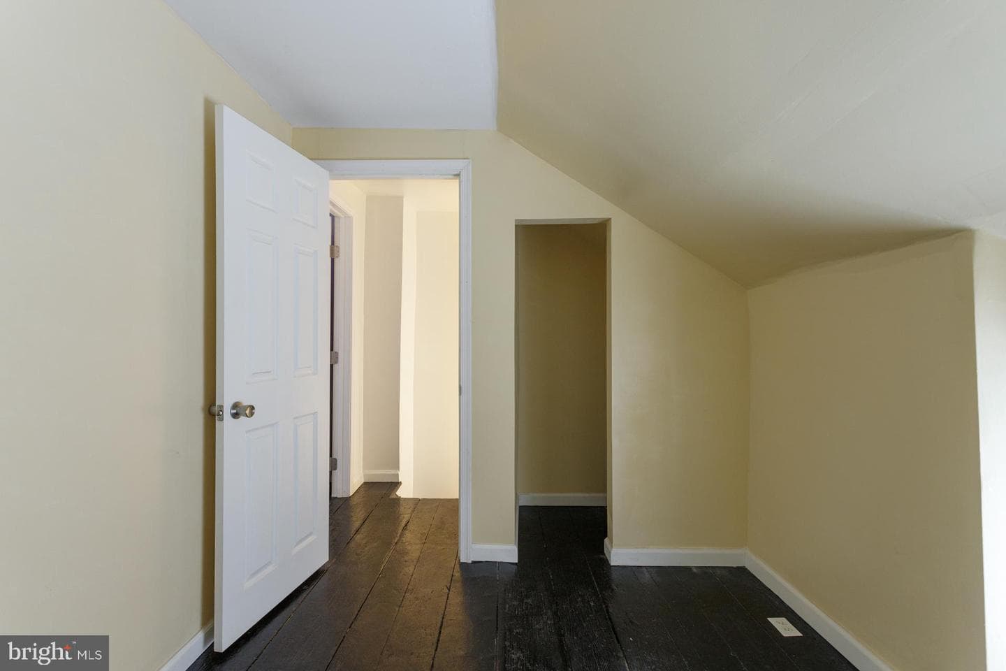 108 Roxborough Avenue photo 17