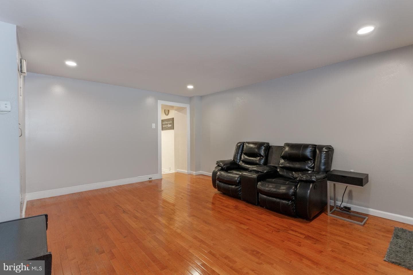 108 Roxborough Avenue photo 3